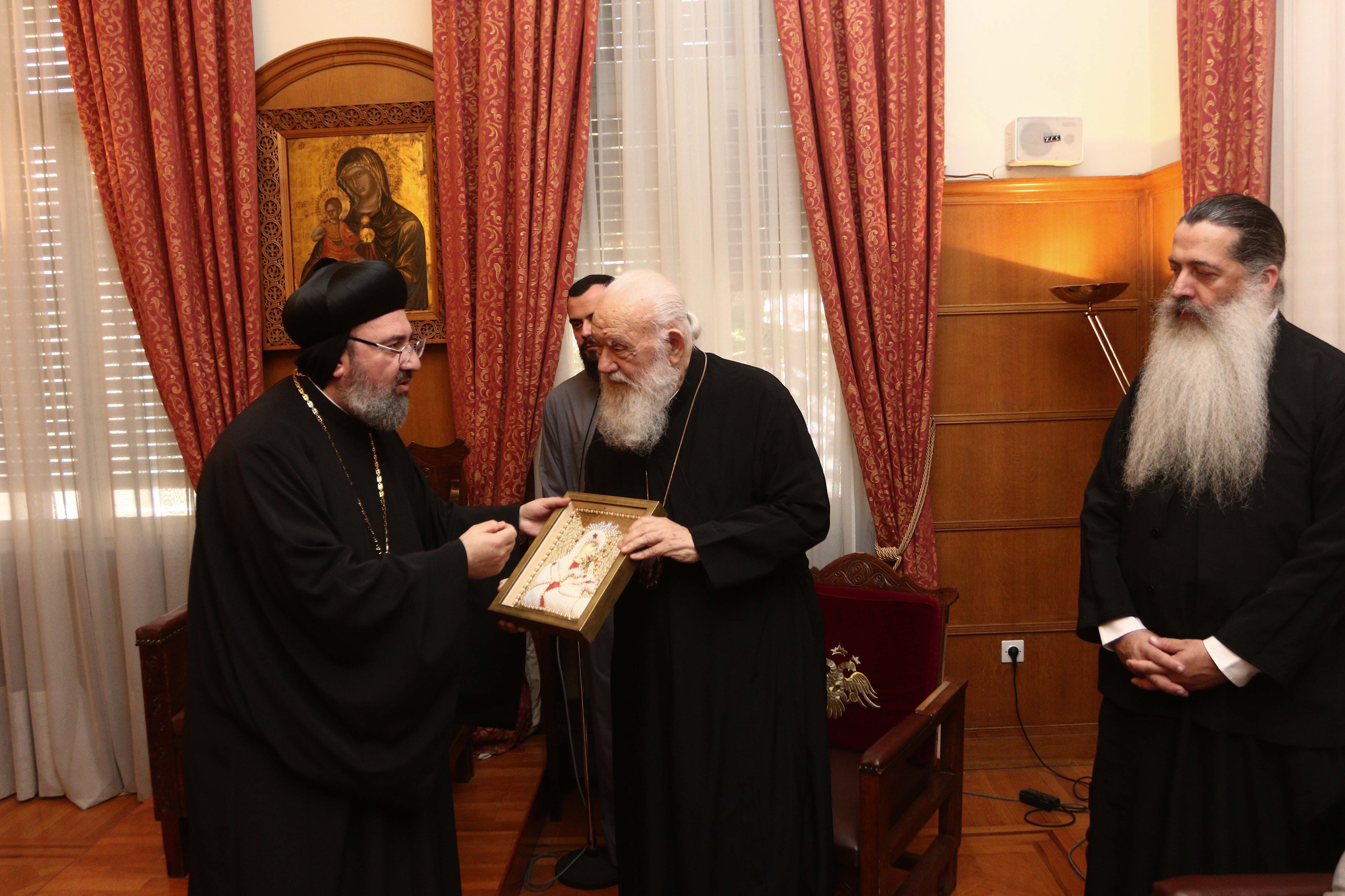 synantiseis-22042611